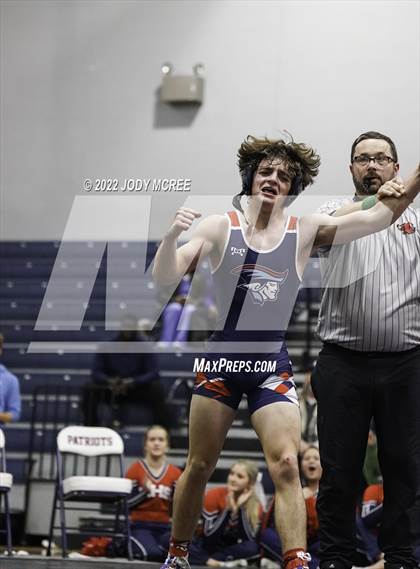 Thumbnail 3 in Lewisburg vs Center Hill photogallery.