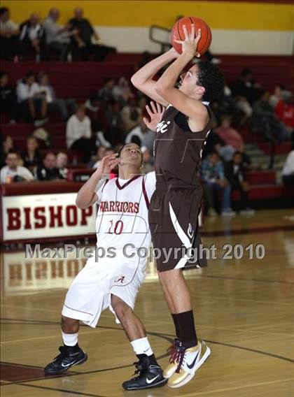 Thumbnail 2 in Crespi @ Alemany photogallery.
