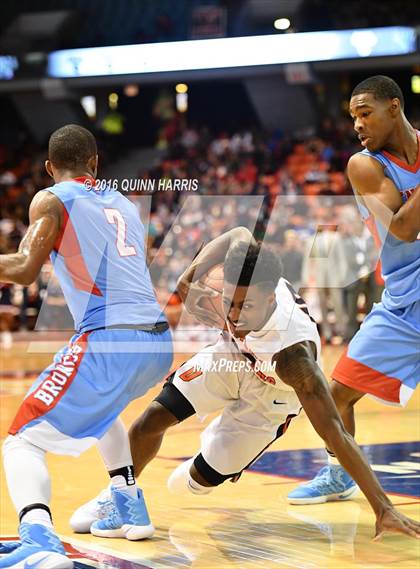 Thumbnail 2 in Whitney Young vs. Kenwood (Chicago Elite Classic) photogallery.