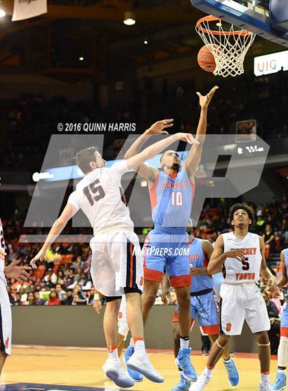 Thumbnail 3 in Whitney Young vs. Kenwood (Chicago Elite Classic) photogallery.