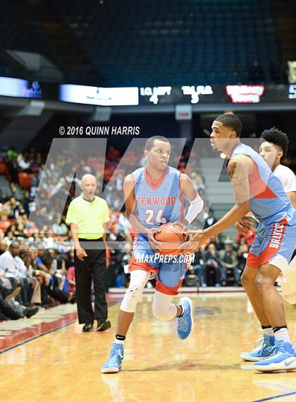 Thumbnail 3 in Whitney Young vs. Kenwood (Chicago Elite Classic) photogallery.