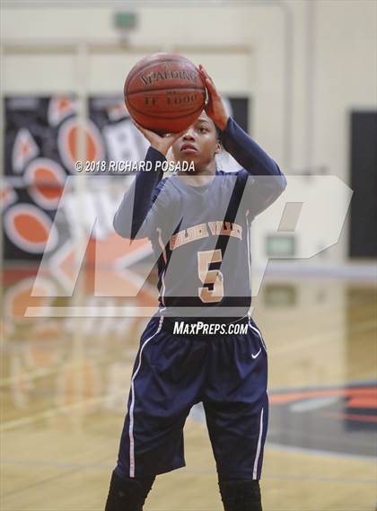 Thumbnail 2 in Selma vs. Golden Valley (Selma Shootout) photogallery.