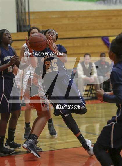 Thumbnail 1 in Selma vs. Golden Valley (Selma Shootout) photogallery.
