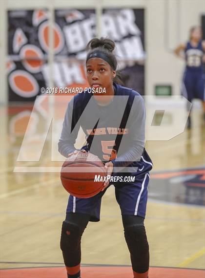 Thumbnail 3 in Selma vs. Golden Valley (Selma Shootout) photogallery.