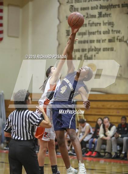 Thumbnail 2 in Selma vs. Golden Valley (Selma Shootout) photogallery.