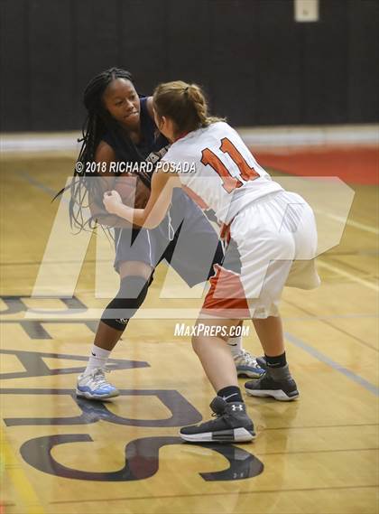 Thumbnail 2 in Selma vs. Golden Valley (Selma Shootout) photogallery.