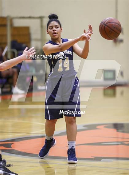 Thumbnail 2 in Selma vs. Golden Valley (Selma Shootout) photogallery.