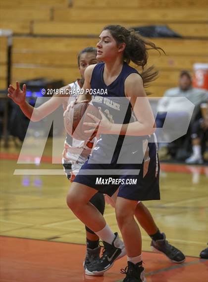 Thumbnail 3 in Selma vs. Golden Valley (Selma Shootout) photogallery.