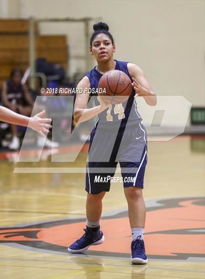 Thumbnail 3 in Selma vs. Golden Valley (Selma Shootout) photogallery.