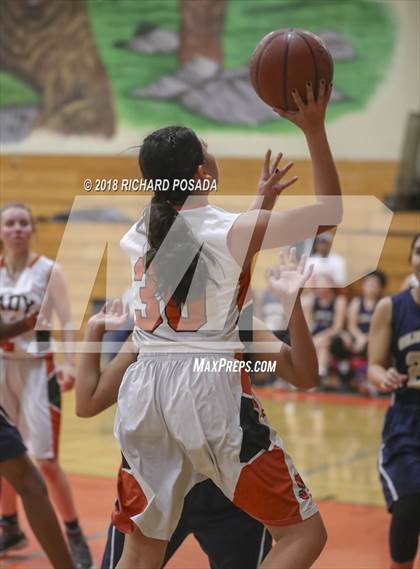 Thumbnail 2 in Selma vs. Golden Valley (Selma Shootout) photogallery.