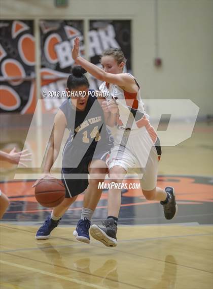 Thumbnail 1 in Selma vs. Golden Valley (Selma Shootout) photogallery.