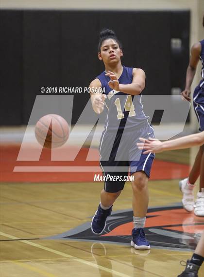 Thumbnail 2 in Selma vs. Golden Valley (Selma Shootout) photogallery.