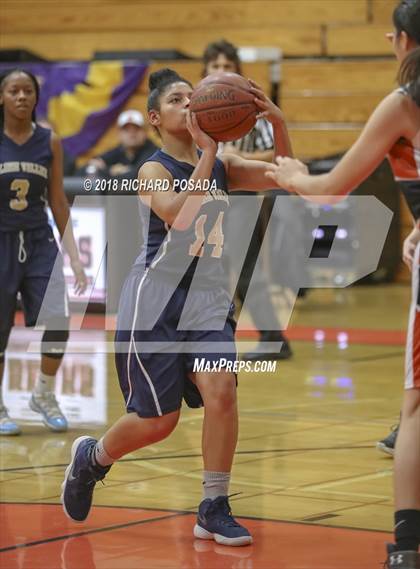 Thumbnail 2 in Selma vs. Golden Valley (Selma Shootout) photogallery.