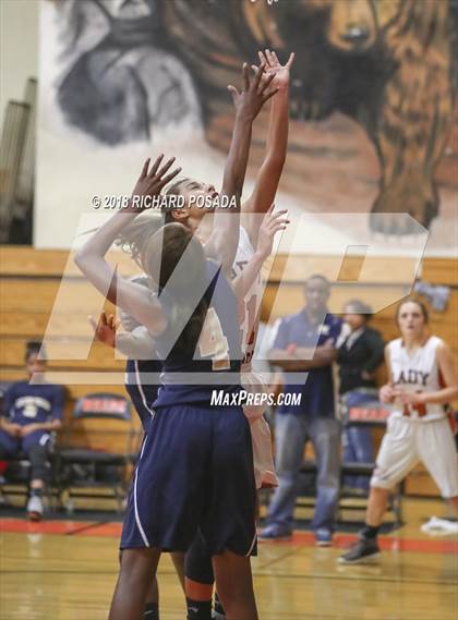 Thumbnail 3 in Selma vs. Golden Valley (Selma Shootout) photogallery.