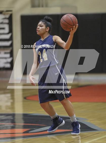 Thumbnail 2 in Selma vs. Golden Valley (Selma Shootout) photogallery.