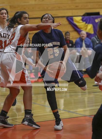 Thumbnail 3 in Selma vs. Golden Valley (Selma Shootout) photogallery.
