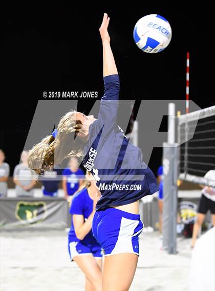 Thumbnail 1 in Xavier College Prep vs. Perry  (AIA D1 Championship) photogallery.