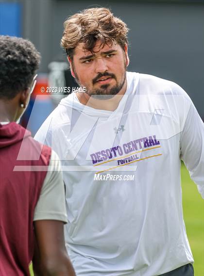 Thumbnail 2 in Horn Lake vs DeSoto Central (U of Memphis 7v7) photogallery.