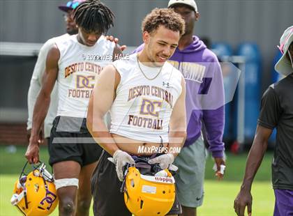Thumbnail 2 in Horn Lake vs DeSoto Central (U of Memphis 7v7) photogallery.