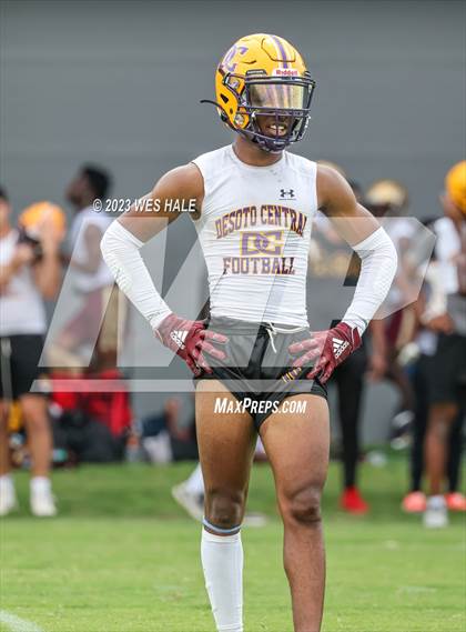 Thumbnail 1 in Horn Lake vs DeSoto Central (U of Memphis 7v7) photogallery.