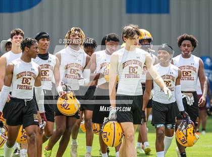 Thumbnail 2 in Horn Lake vs DeSoto Central (U of Memphis 7v7) photogallery.