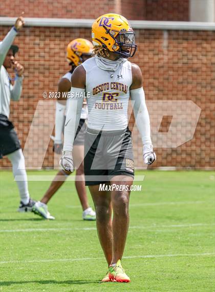 Thumbnail 3 in Horn Lake vs DeSoto Central (U of Memphis 7v7) photogallery.