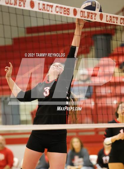 Thumbnail 3 in Perrin-Whitt vs Electra photogallery.