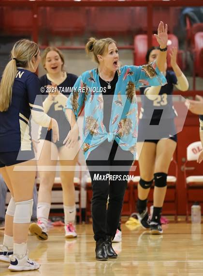 Thumbnail 3 in Perrin-Whitt vs Electra photogallery.