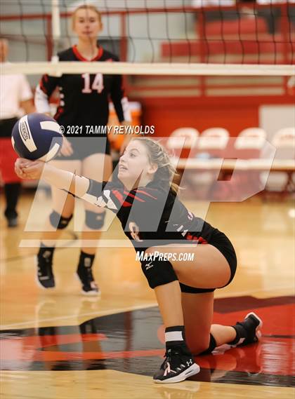 Thumbnail 2 in Perrin-Whitt vs Electra photogallery.