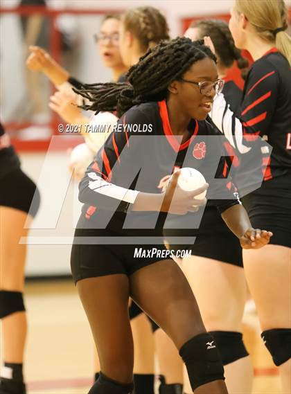Thumbnail 3 in Perrin-Whitt vs Electra photogallery.