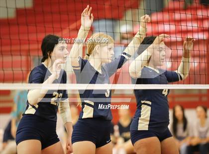 Thumbnail 3 in Perrin-Whitt vs Electra photogallery.