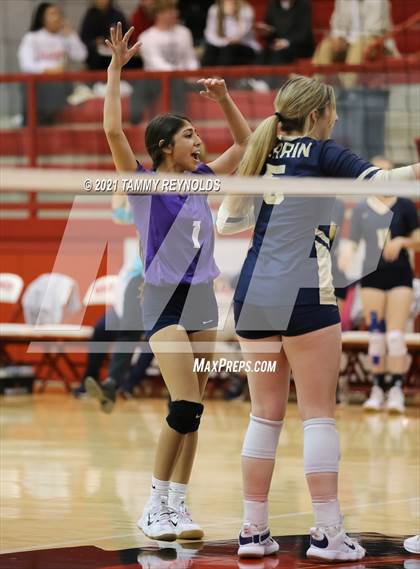 Thumbnail 2 in Perrin-Whitt vs Electra photogallery.