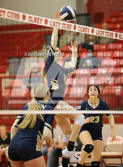Thumbnail 3 in Perrin-Whitt vs Electra photogallery.