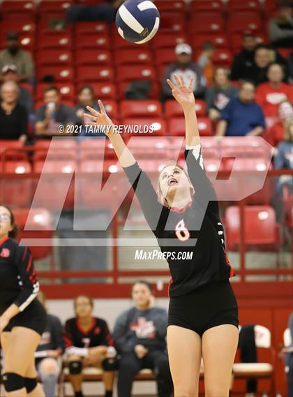 Thumbnail 3 in Perrin-Whitt vs Electra photogallery.