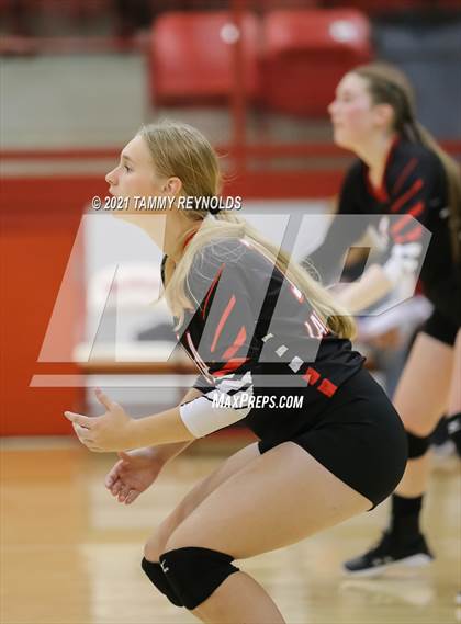 Thumbnail 3 in Perrin-Whitt vs Electra photogallery.