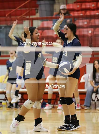 Thumbnail 2 in Perrin-Whitt vs Electra photogallery.
