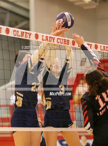 Thumbnail 1 in Perrin-Whitt vs Electra photogallery.