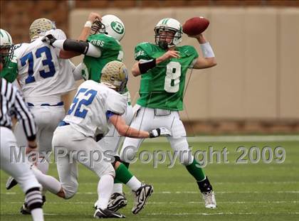 Thumbnail 1 in Tivy vs. Brenham (Texas 4A Semifinal) photogallery.