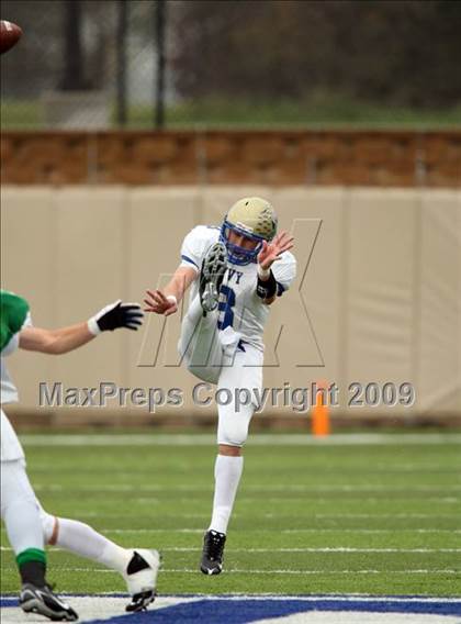 Thumbnail 2 in Tivy vs. Brenham (Texas 4A Semifinal) photogallery.