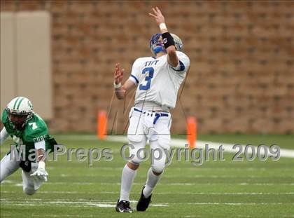 Thumbnail 3 in Tivy vs. Brenham (Texas 4A Semifinal) photogallery.