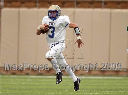 Thumbnail 2 in Tivy vs. Brenham (Texas 4A Semifinal) photogallery.