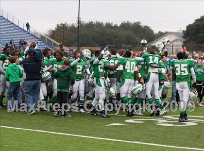 Thumbnail 1 in Tivy vs. Brenham (Texas 4A Semifinal) photogallery.