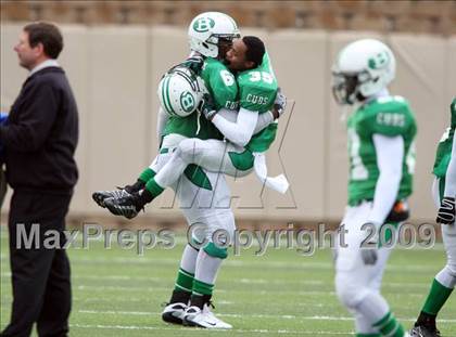 Thumbnail 3 in Tivy vs. Brenham (Texas 4A Semifinal) photogallery.