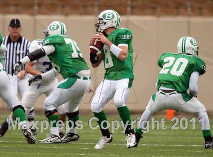 Thumbnail 1 in Tivy vs. Brenham (Texas 4A Semifinal) photogallery.