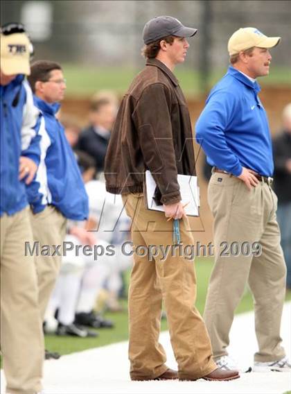 Thumbnail 1 in Tivy vs. Brenham (Texas 4A Semifinal) photogallery.