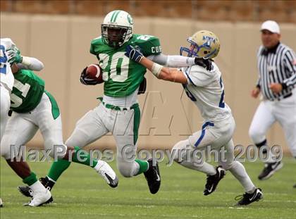 Thumbnail 1 in Tivy vs. Brenham (Texas 4A Semifinal) photogallery.