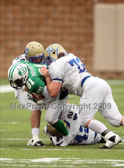 Thumbnail 1 in Tivy vs. Brenham (Texas 4A Semifinal) photogallery.