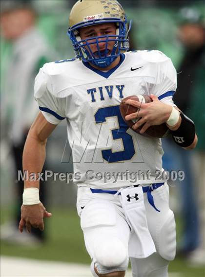 Thumbnail 1 in Tivy vs. Brenham (Texas 4A Semifinal) photogallery.