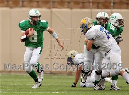 Thumbnail 1 in Tivy vs. Brenham (Texas 4A Semifinal) photogallery.