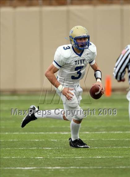 Thumbnail 2 in Tivy vs. Brenham (Texas 4A Semifinal) photogallery.